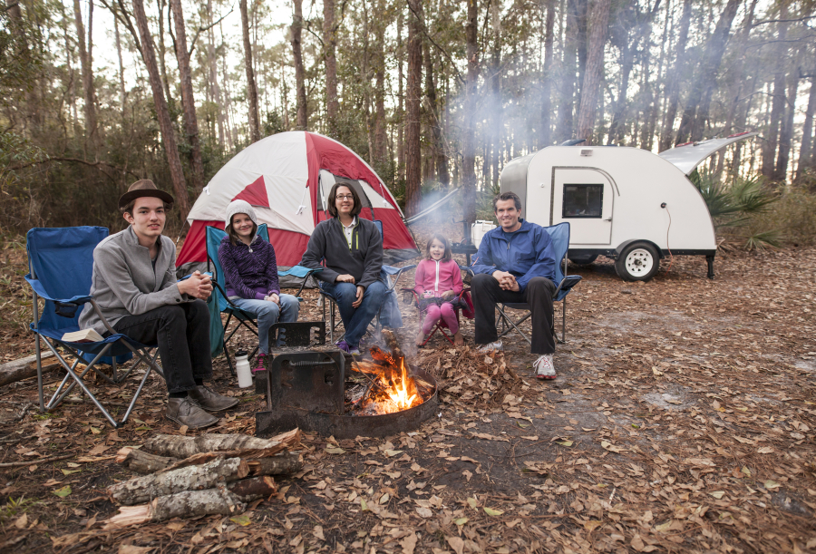 famille en camping car en Aveyron