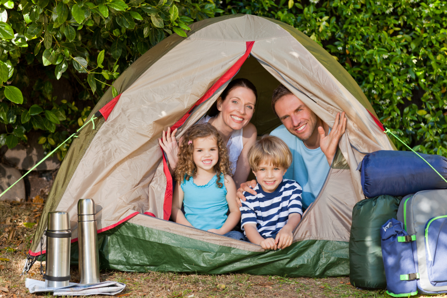 famille en camping Alpes pas cher