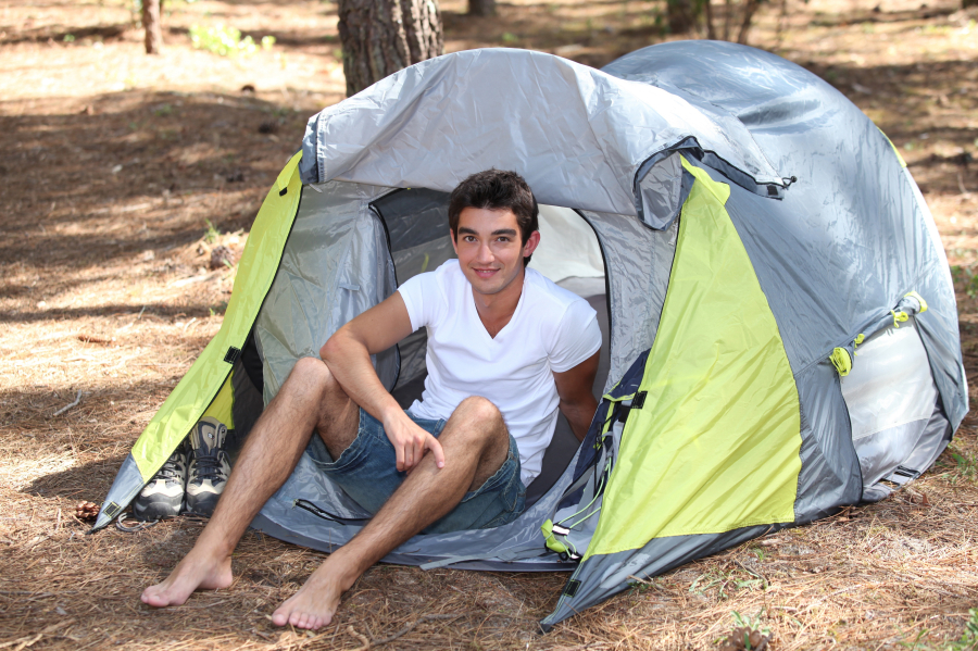 dans une tente de camping pas cher dans l'Aveyron 