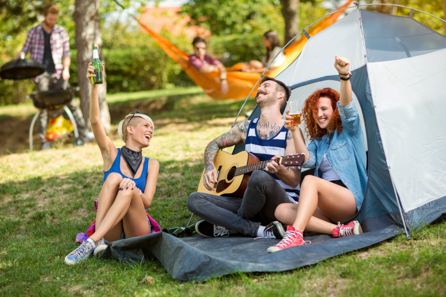 famille en camping pas cher dans l'Aveyron 