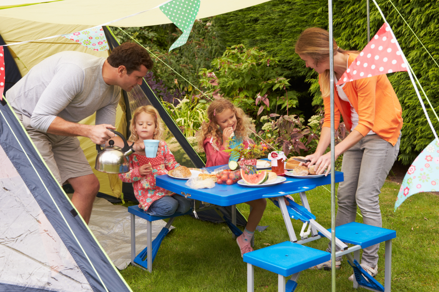 famille en camping vers vallon pont d'arc