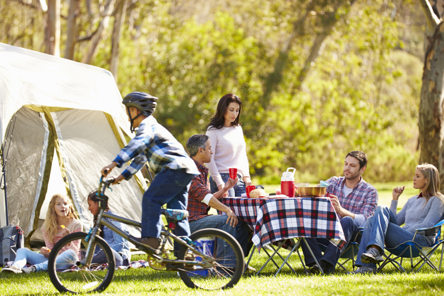 famille en camping vers vallon pont d'arc