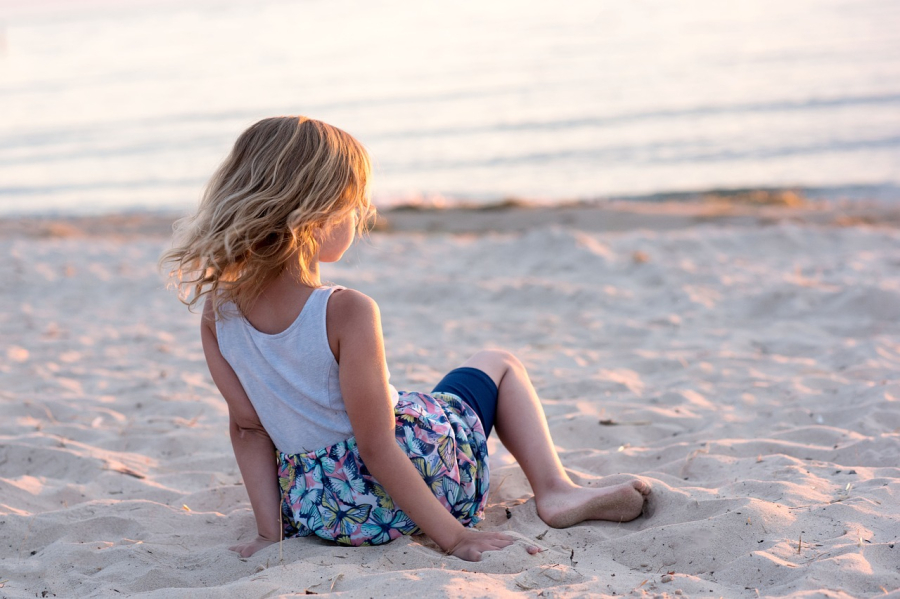 fille bord de mer St Raphael