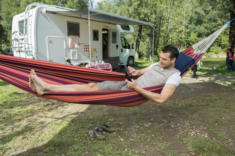 relaxation dans un camping a Angles 85