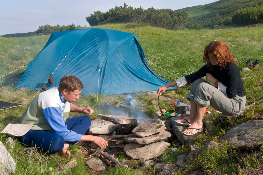 famille au camping bord de riviere Cevennes